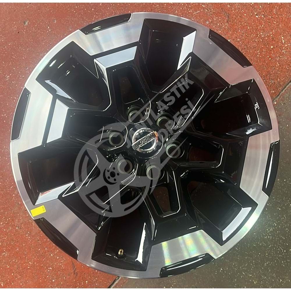 18X8,5 JANT ORJ NİSSAN 6X114,3 ET30 PİANO BLACK
