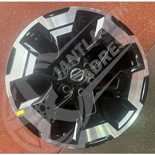 18X8,5 JANT ORJ NİSSAN 6X114,3 ET30 PİANO BLACK